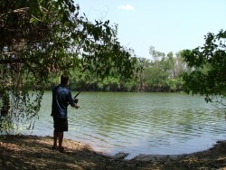 Séance de pêche sur l'Alligator River dans le Kakadu NP