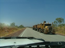 Les monstrueux road trains, omniprésents sur les routes de l'Outback et terriblement impressionnants dans la poussière