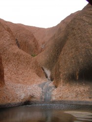 Cascade cachée d'Ayers Rock