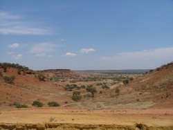 Un relief isolé sur la route de la côte