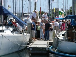 Inspection attentive des équipages de la Sydney - Hobart