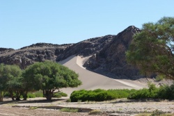 Des dunes de sable arrivent à se former au coeur des roches