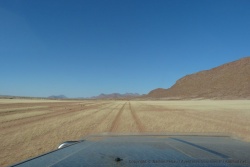 Herbes blondes et montagnes ocres, le cocktail gagnant des couleurs en Namibie