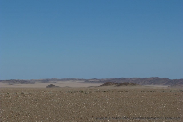 La côte atlantique n'est pas loin comme le laissent présager les montagnes couvertes de sable