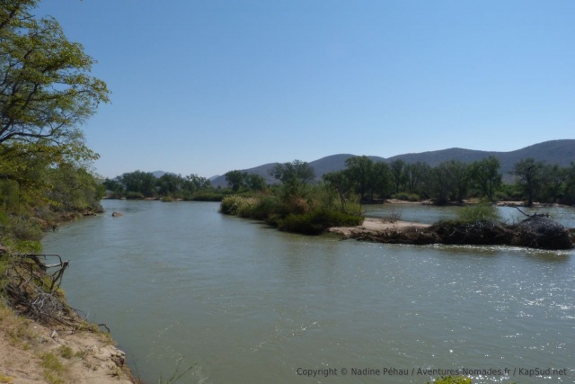 La rivière Kunene, elle, est bien en pleines eaux