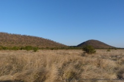 D'improbables collines nous accueillent non loin de Savuti