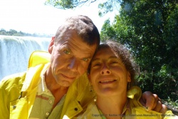 10 ans après, nous nous retrouvons de nouveau devant les Chutes Victoria mais côté Zimbabwe