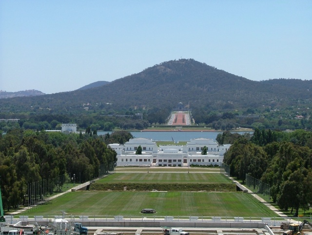 Canberra, la capitale irréelle, créée de toutes pièces, en plain mileiu de la pampa