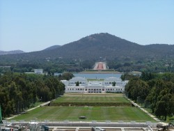 Canberra, la capitale irréelle, créée de toutes pièces, en plain mileiu de la pampa