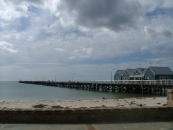 a célèbre jetée en bois de Busselton de presque 2 km de long.
