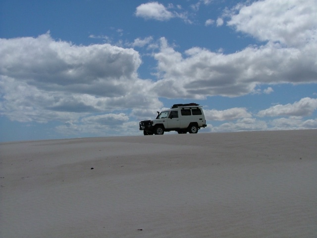 Seuls au monde sur la grande dune de sable blanc