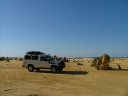KapSud dans le désert des Pinnacles, avec Totoy bien sûr