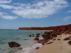 Falaises rouges, sable blons, mer azur ...