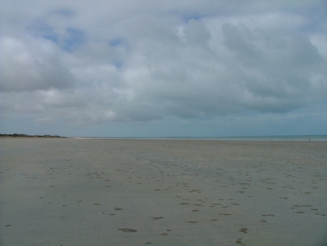 La plage infinie de Eighty Miles Beach