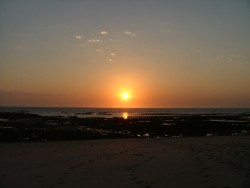 Dernier coucher de soleil sur l'océan Pacifique - Quondong