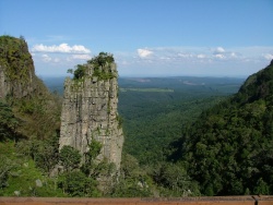 Le célèbre rocher des Pinnacles sur la nom moins célèbre route panoramique