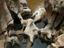 Les éléments naturels ont érodé la roche donnant ces formes si étranges