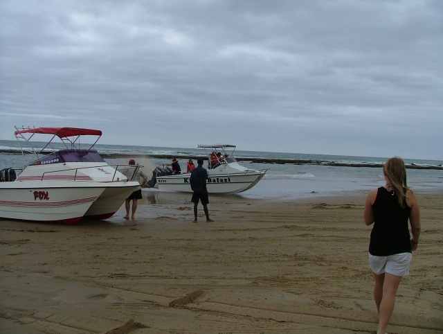 La principale attraction, c'est quand les bateaux arrivent pleins gaz pour s'échouer sur la plage
