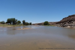 Tout à coup, dans ce désert, une rivière apparait comme une révélation