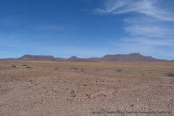 Comme on fait le tour du massif de Brandberg, on peut l'admirer sous toutes les coutures
