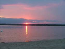 On peut tranquillement s'adonner à des plaisirs simples mais toujours réjouissants comme ce splendide coucher de soleil