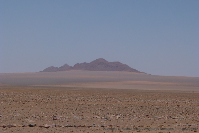 La réserve naturelle du Namibrand révèle des paysages d'une grande minéralité mais toujours grandioses