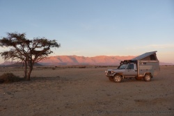 Bivouac sauvage avec le coucher de soleil sur le Brandberg, on ne peut rêver mieux pour un réveillon de Noel
