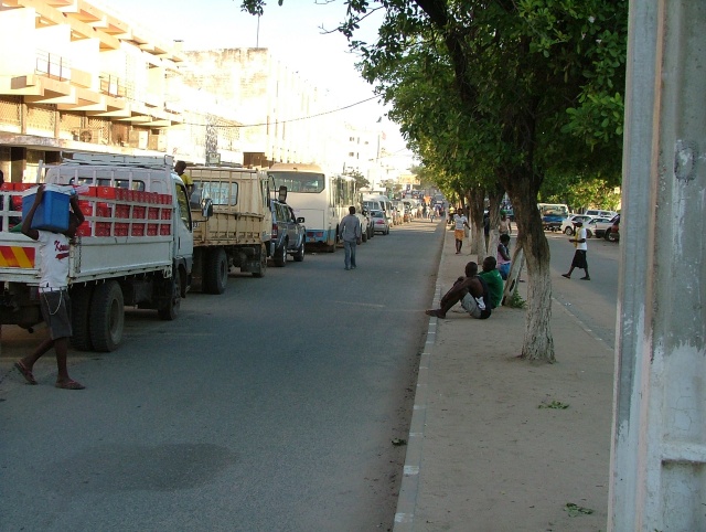 Il y a des travaux sur le pont : plus d'une heure d'attente pour les voitures, quant aux camions ...