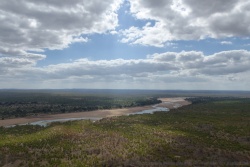 Magnifique jeu d'ombre et de lumières sur la savane africaine