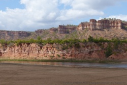Les falaises de Chilojo arborent fièrement leurs pics de grès rouge