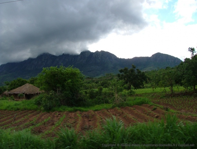 Les montagnes de Zomba sont cernées par les nuages