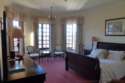 Nous dormons dans la suite qui a accueilli en son temps la princesse Margaret