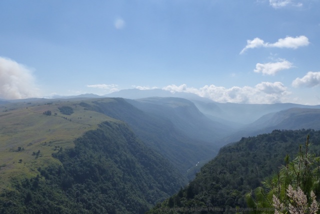 La vallée de Pungwe, comme une brèche dans la montagne