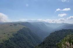 La vallée de Pungwe, comme une brèche dans la montagne