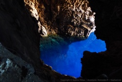C'est étonnant d'avoir une eau aussi limpide et d'un bleu aussi profond