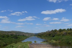 La rivière Sanyati s'avère plus imposante à traverser