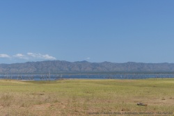 De majestueuses chaines de montagnes encerclent le lac Kariba