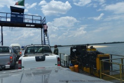 En attendant que le pont vers Sioma soit fini, il faut prendre un ferry pour traverser le Zambèze