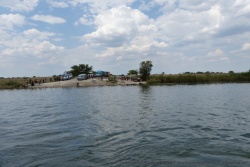 Seul point de traversée à des centaines de kilomètres, Senanga est très fréquenté