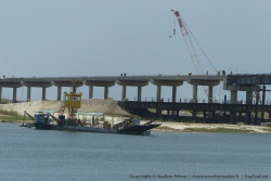 En attendant les ponts, un service de barge est actif