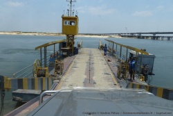 Dans l'ouest de la Zambie, on prend souvent le ferry quand on voyage