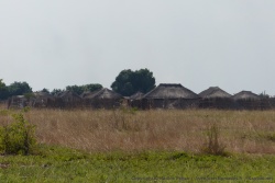 Même à l'intérieur du parc de Liuwa, les villages sont toujours présents