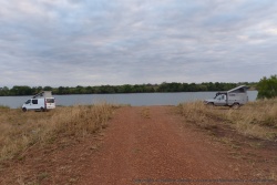 Notre bivouac sauvage sur la Kafue avec Mathilde et ANtoine