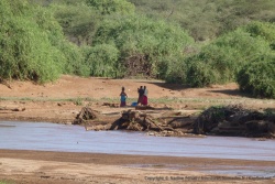 La rivière est également partagée avec les villageois