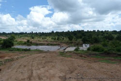 La rivière Mara qu'on doit traverser de nouveau est à la limite du débordement