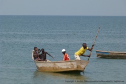 La mise à l'eau de la pirogue a été un grand spectacle, en tous cas pour nous !