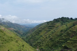 Les montagnes impressionnantes de la Semliki Valley