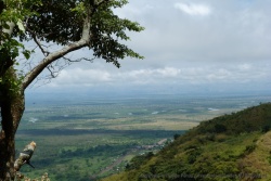 De l'autre côté de la chaine de montagnes, une immense plaine se déploie à perte de vue