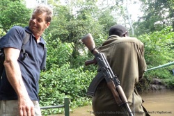 Notre guide-ranger est armé car des éléphants ou des hippopotames descendent au fond de ces gorges