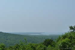 Vue sur les lointains rivages du lac Edouard